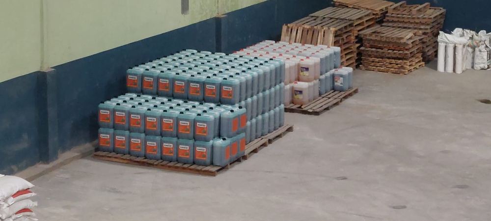 Aktivitas bongkar muat gudang