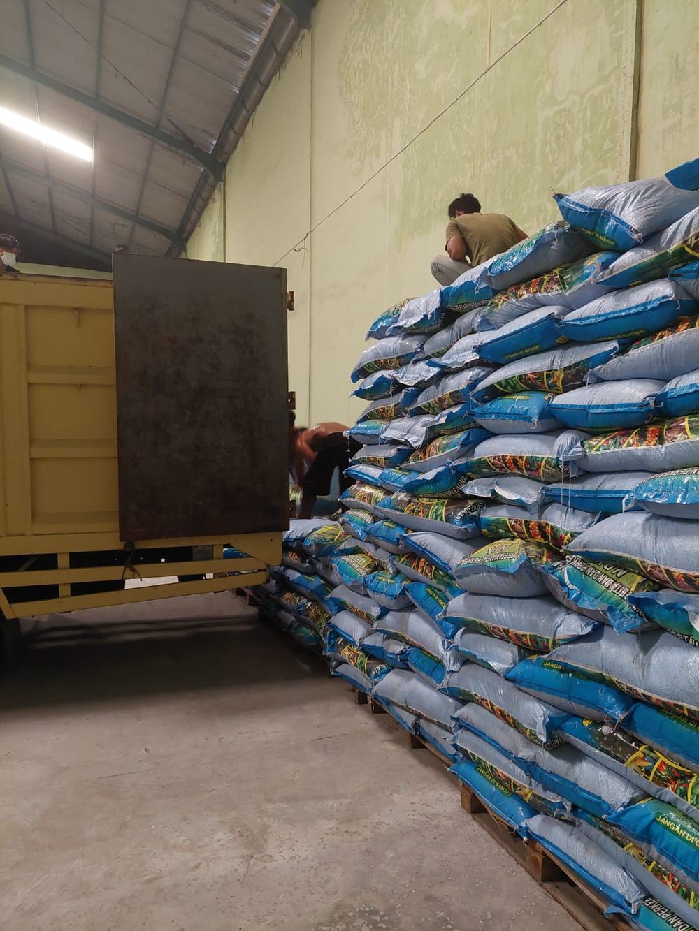 Gudang penyimpanan produk