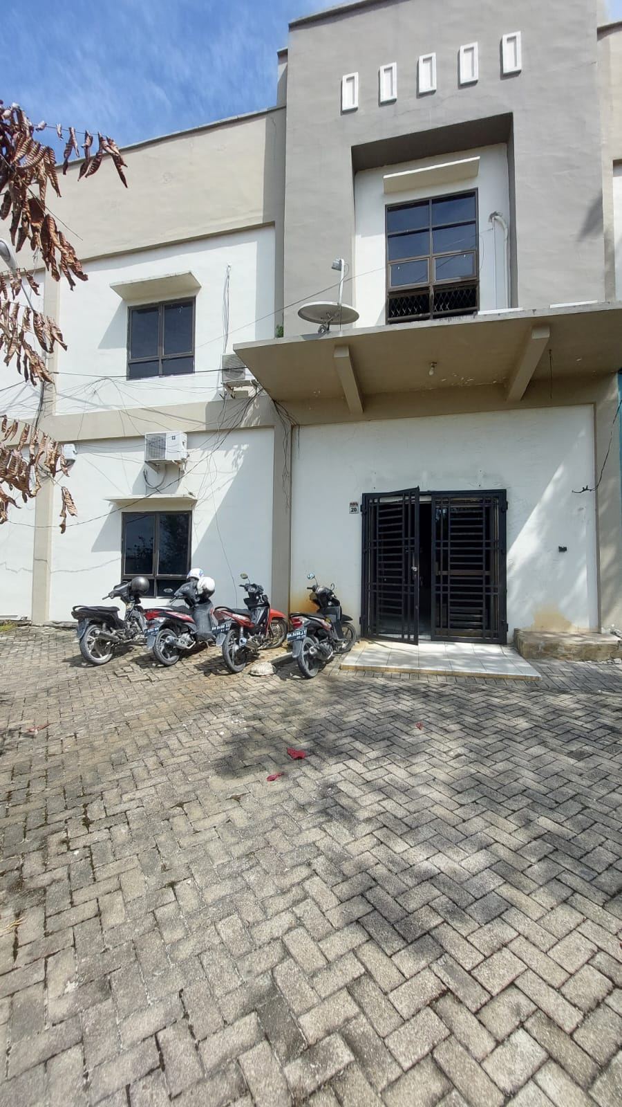 Gedung gudang Mega-Agri Grup